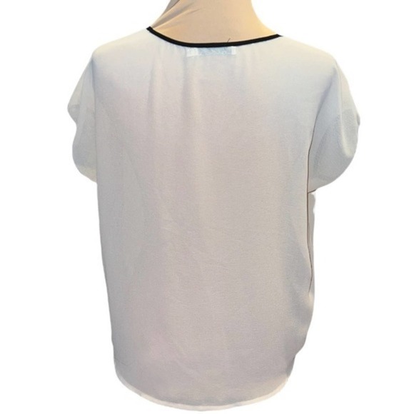 Chloe K Two-toned Crop Top - Picture 4 of 4